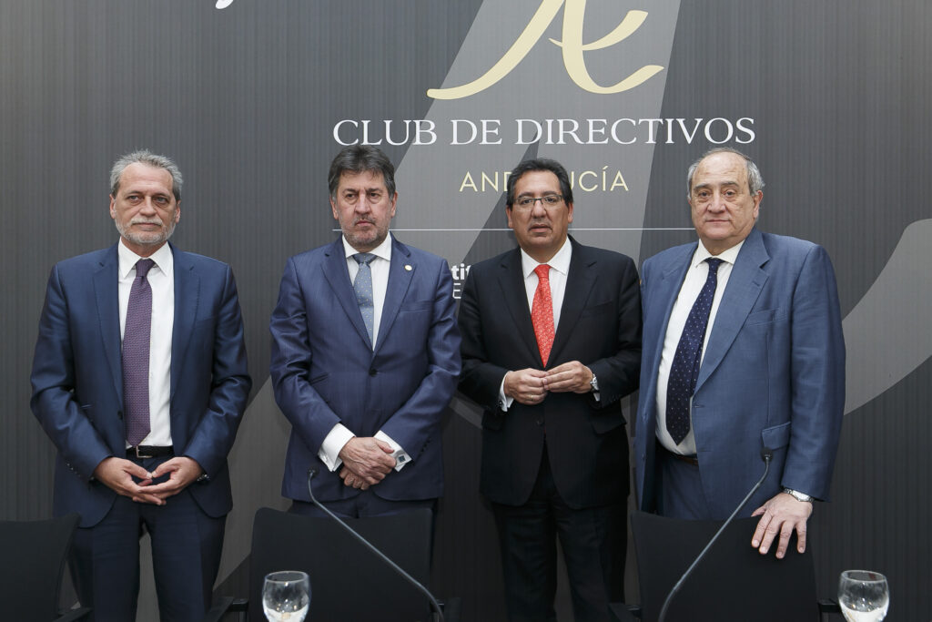 Antonio Pulido asiste al Desayuno-Coloquio del Club de Directivos Andalucía con Amancio López Seijas, presidente del grupo Hotusa