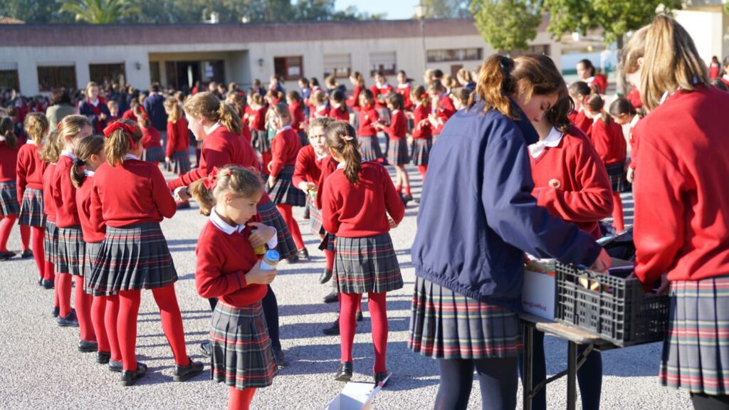 La Navidad inunda las aulas de solidaridad