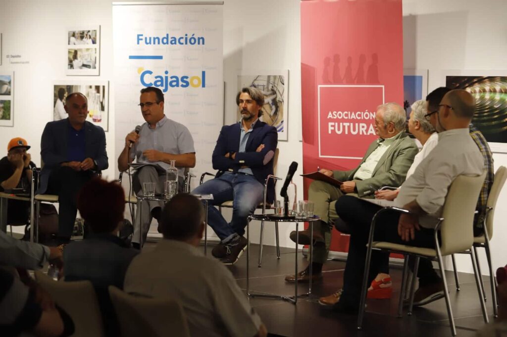 Coloquio de Córdoba Futura dedicado al comercio local en la Fundación Cajasol