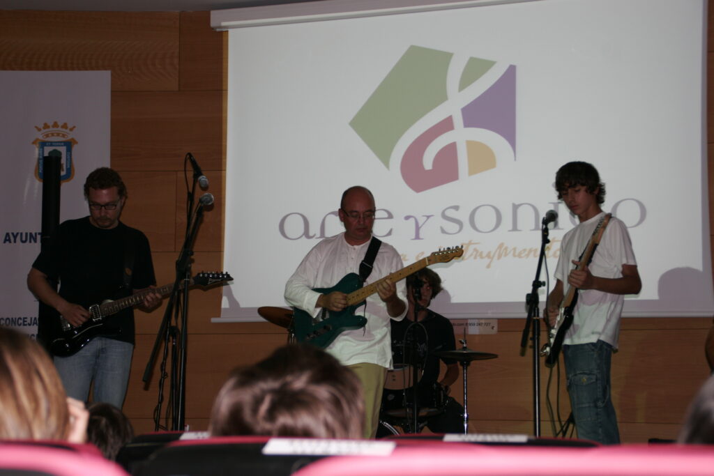 Concierto de los jóvenes talentos de la Escuela de Música Moderna 'Arte y sonido' en la sede de la Fundación Cajasol en Huelva