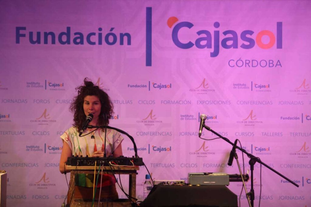‘desConcierto’ en Córdoba con la actuación de La Cris ‘DCerca’ en la Fundación Cajasol