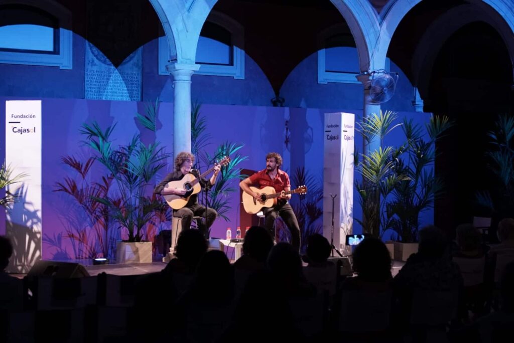 ‘Las Criaturas’, dos guitarras acústicas y una voz, en las Noches de Verano Cajasol