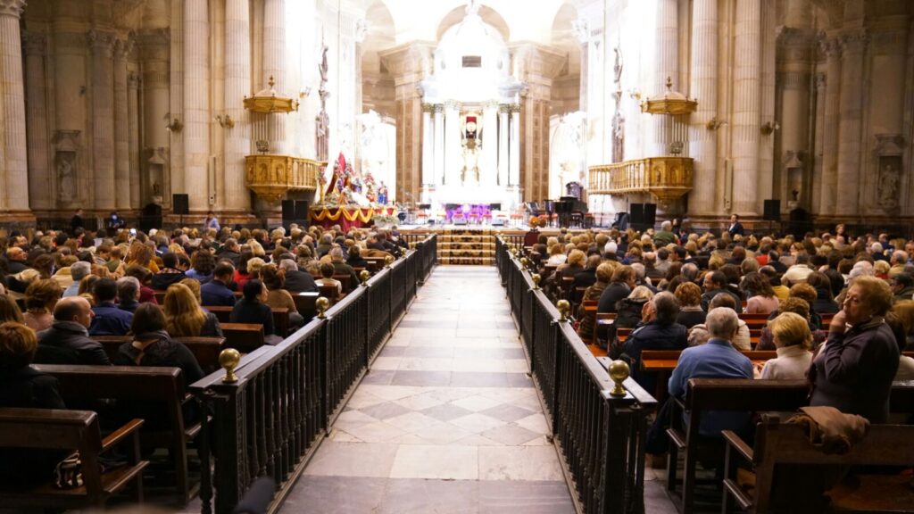 Manuel Lombo en la Catedral de Cádiz: Un concierto mágico en un escenario mágico