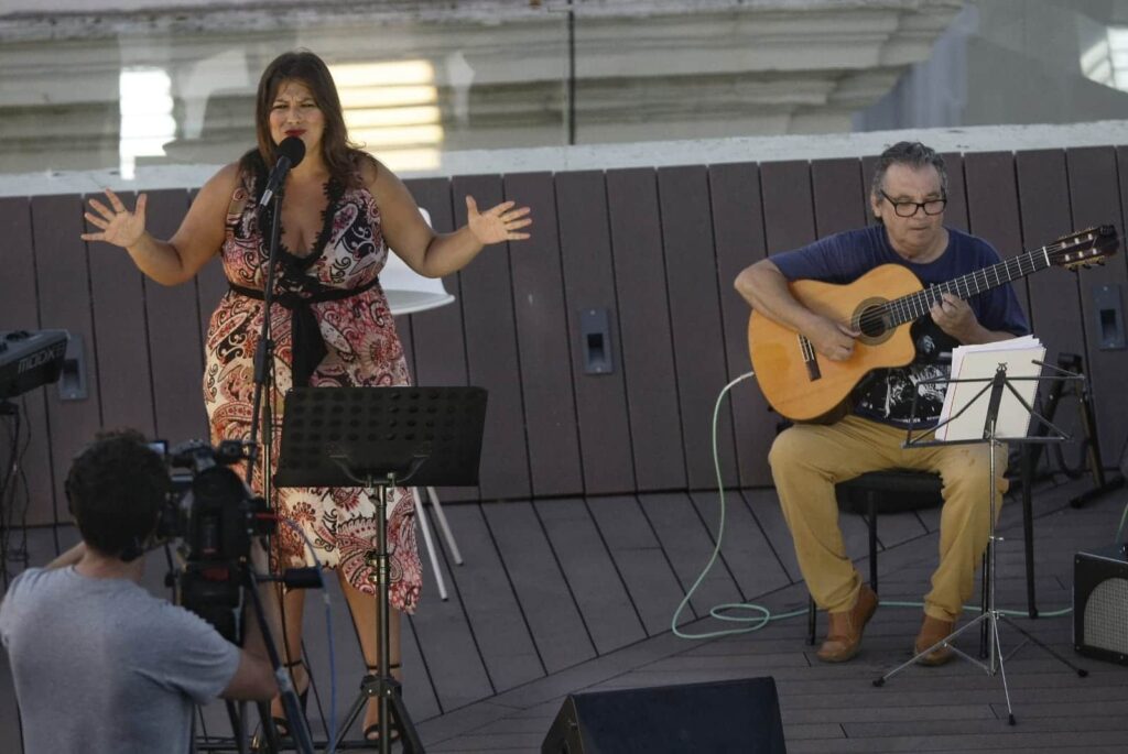 Punto y aparte a las ‘Noches en la Azotea’ en Cádiz con Milian Oneto