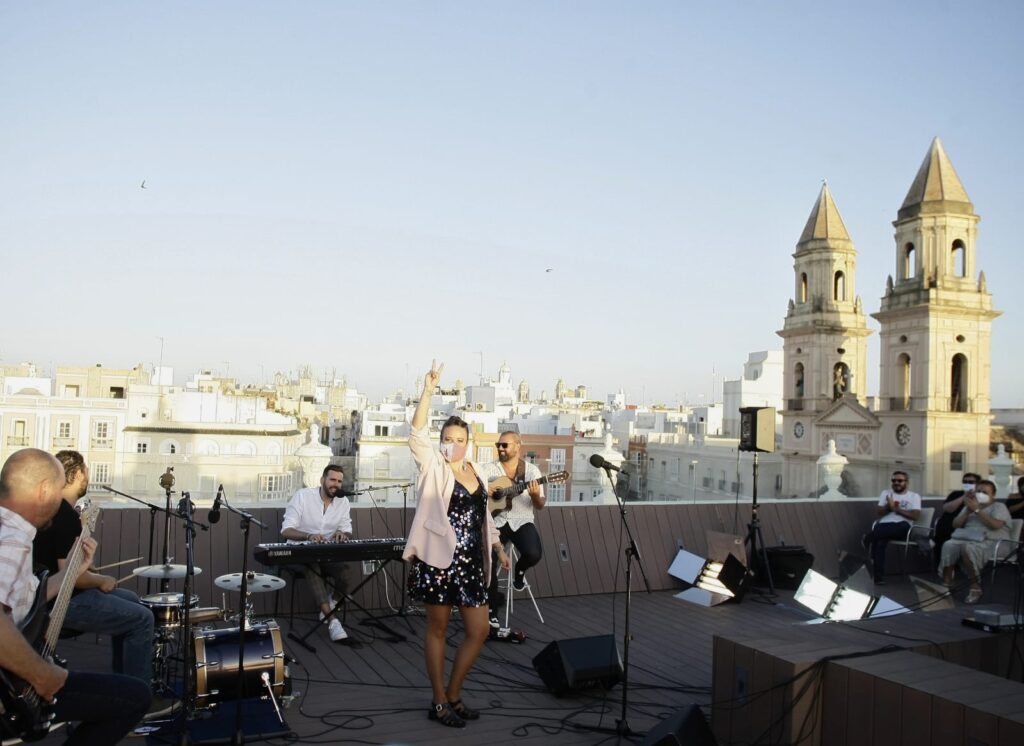 Emocionante regreso de la música a las azoteas de Cádiz con Nina Alemania en la Fundación Cajasol