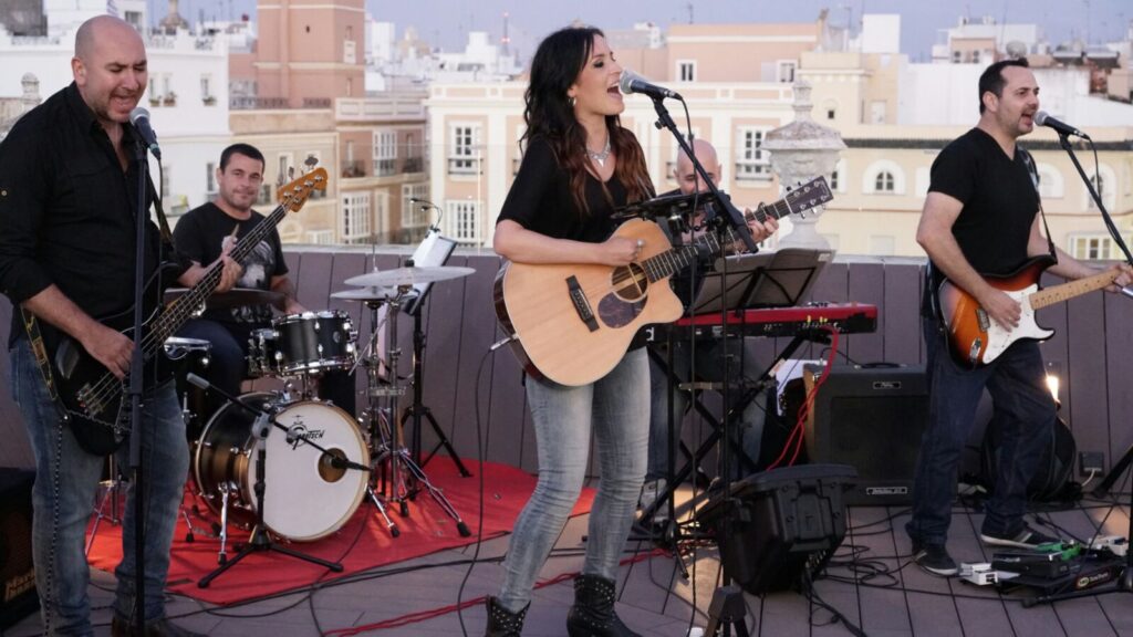 La Fundación Cajasol estrena su ciclo de conciertos ‘Los Jueves en la Azotea’ en Cádiz con la actuación de Sara Marín