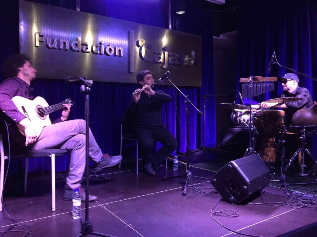 Soniloquio lleva su fusión de músicas del mundo al escenario de ‘Los Jueves en la Cuarta’ de la Fundación Cajasol en Huelva