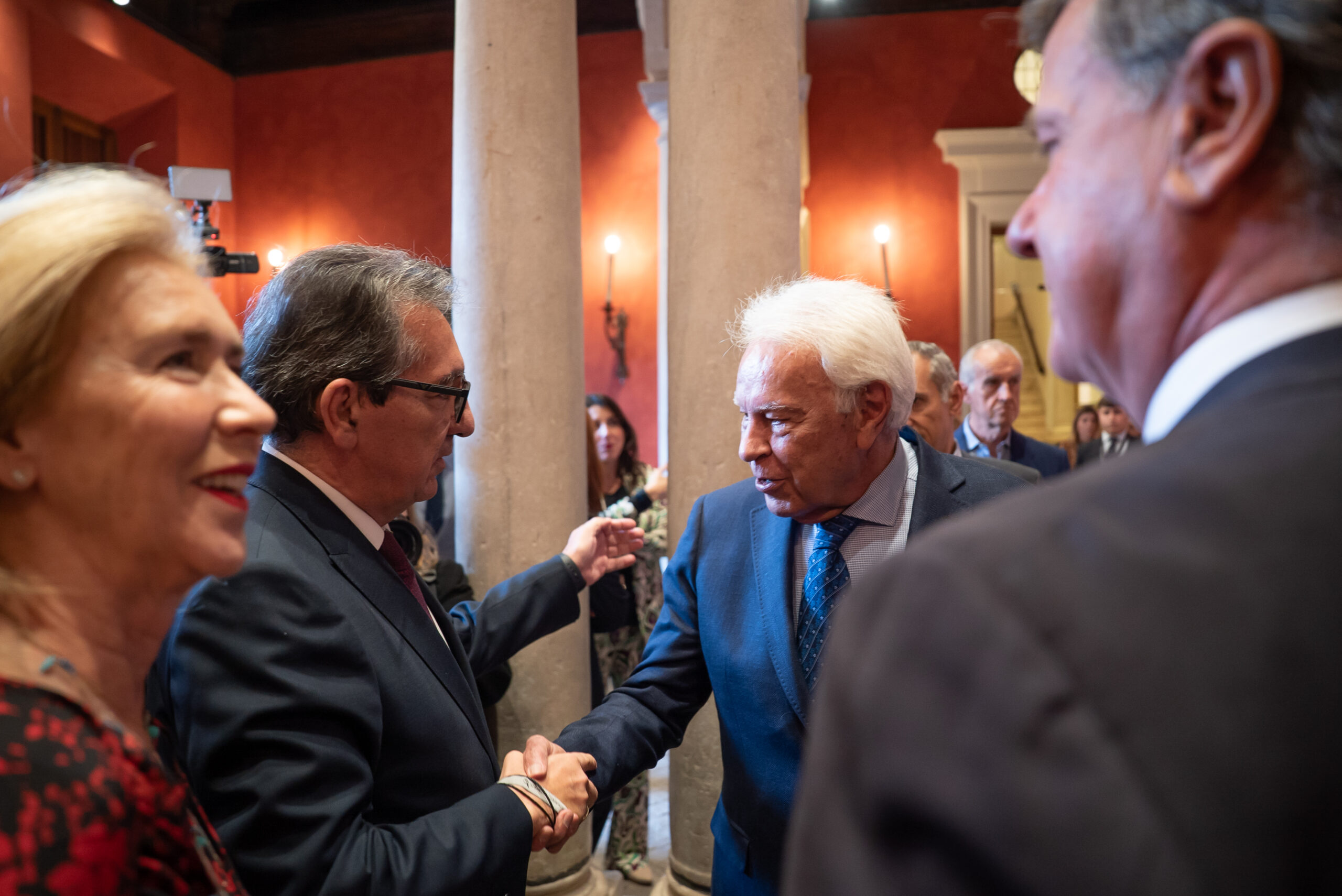 Antonio Pulido y Felipe González en el homenaje a Cayetana de Alba
