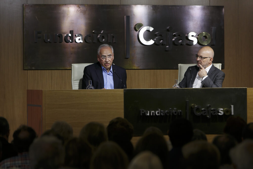 Alfonso Guerra propone ‘una lectura de El Quijote’ en la Fundación Cajasol