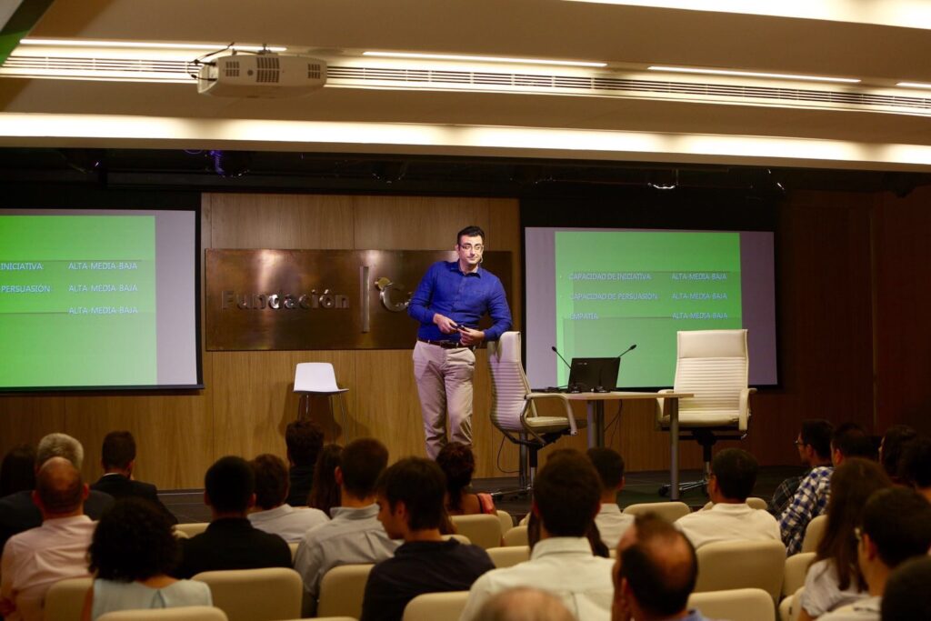 Conferencia sobre ‘Impresionar en tu Primera Entrevista de Trabajo’ en la Fundación Cajasol