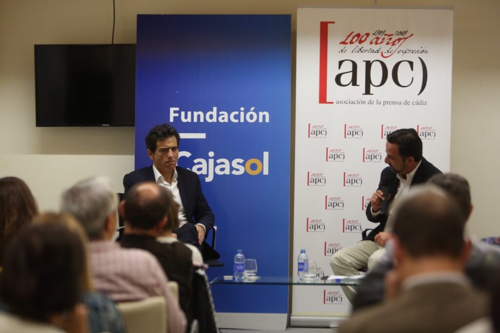 Arcadi Espada inaugura el ciclo de articulismo ‘La prensa en la Casa Pemán’ en la Fundación Cajasol