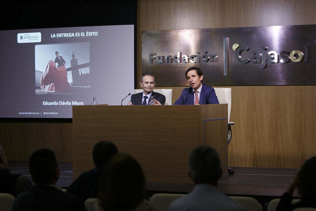 Conferencia de Eduardo Dávila Miura ‘La Entrega es el Éxito’ en la Fundación Cajasol