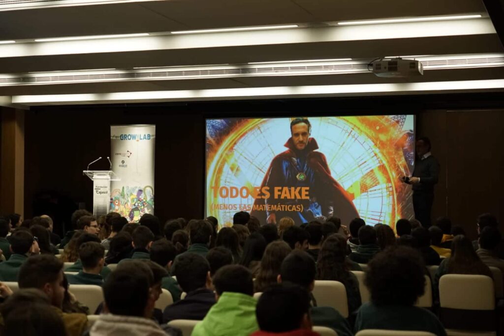 Sesión de I’m Growlaber en la Fundación Cajasol: Todo es fake…menos las matemáticas