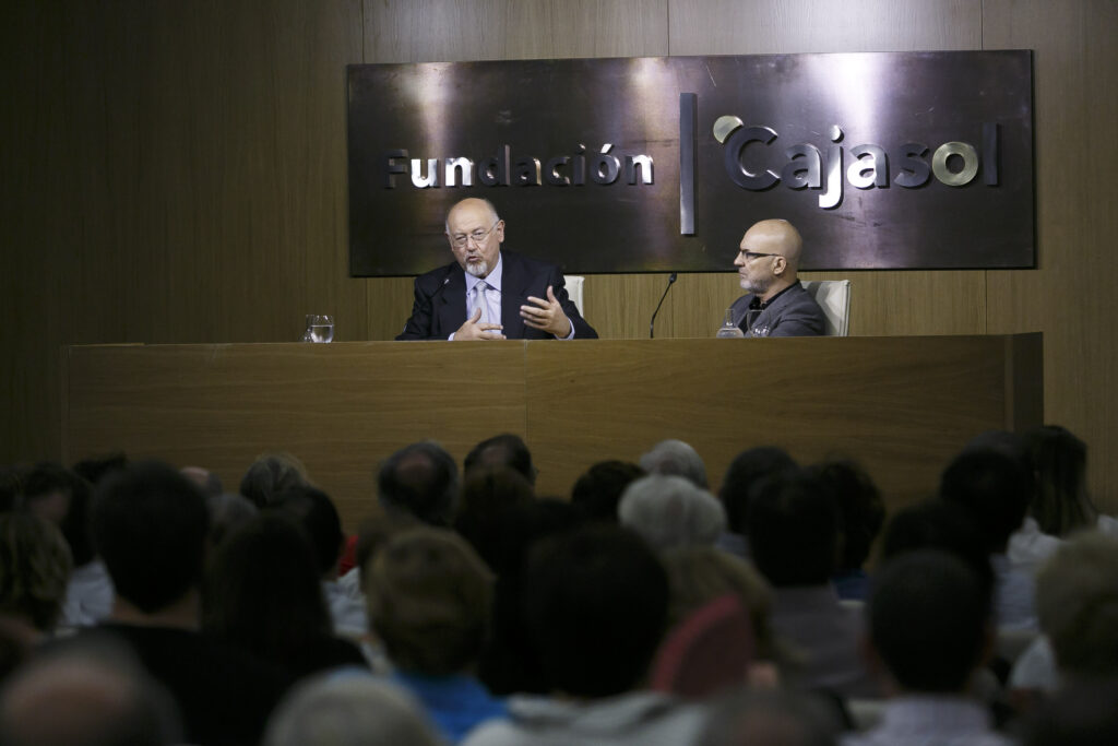 Juan Eslava Galán analiza ‘los caminos del Quijote en tiempos de Cervantes’ desde la Fundación Cajasol