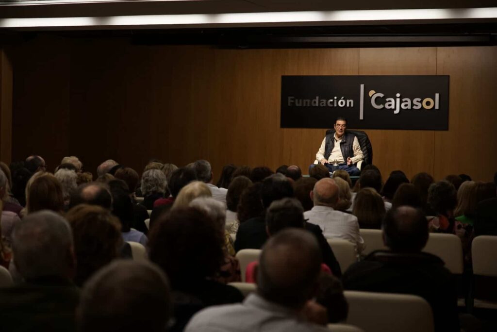 Escuela de padres con el juez Emilio Calatayud en Sevilla: «Hay que buscar una ley educativa que dure una generación»