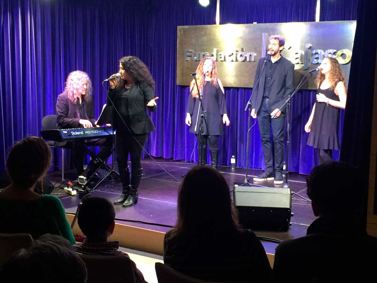 Coro Gospel actuando en la sede de la Fundación Cajasol en Huelva