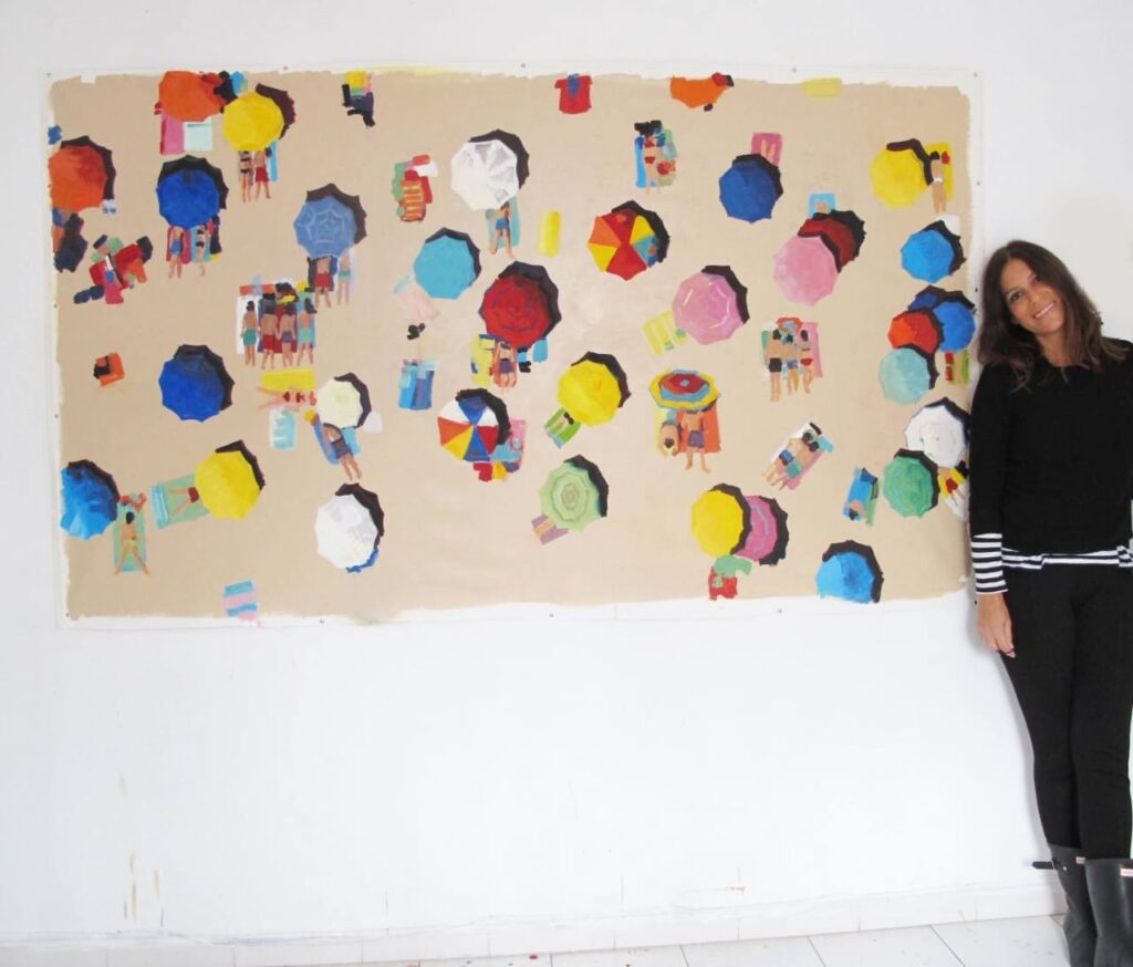 Cristina Vázquez con una de sus obras