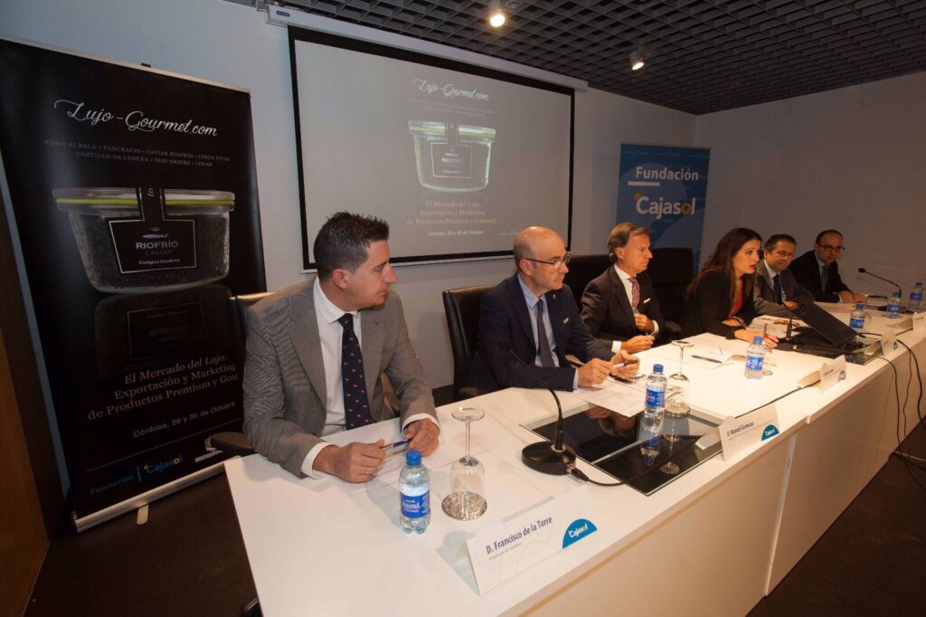 Mesa de debate sobre marketing en productos gourmet
