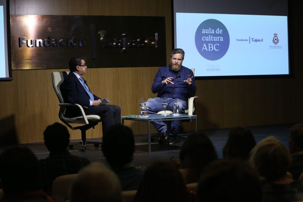 David Gistau analiza su tercera novela, ‘Golpes bajos’, en el Aula de Cultura de ABC de Sevilla desde la Fundación Cajasol
