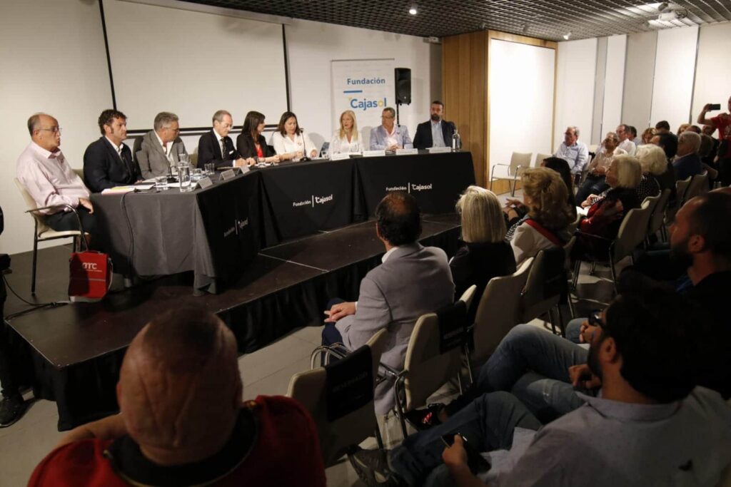 El futuro del deporte municipal en Córdoba, a debate en la Fundación Cajasol