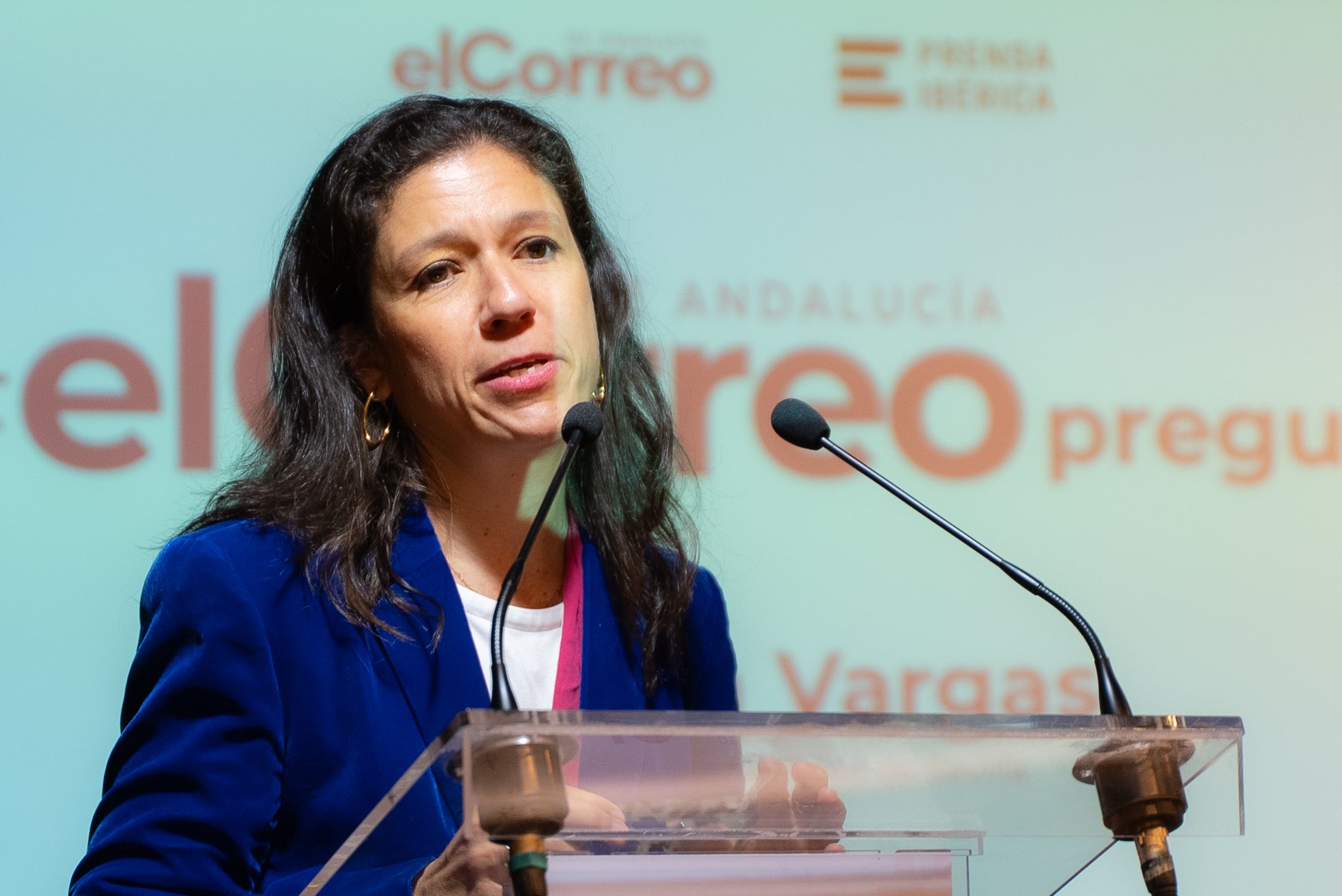 Carmen Vargas, primera rectora de la US, en la Fundación Cajasol