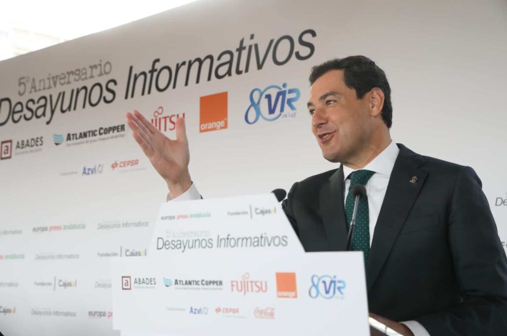 Juan Manuel Moreno, presidente de la Junta de Andalucía, durante su intervención en el Desayuno Informativo de Europa Press Andalucía