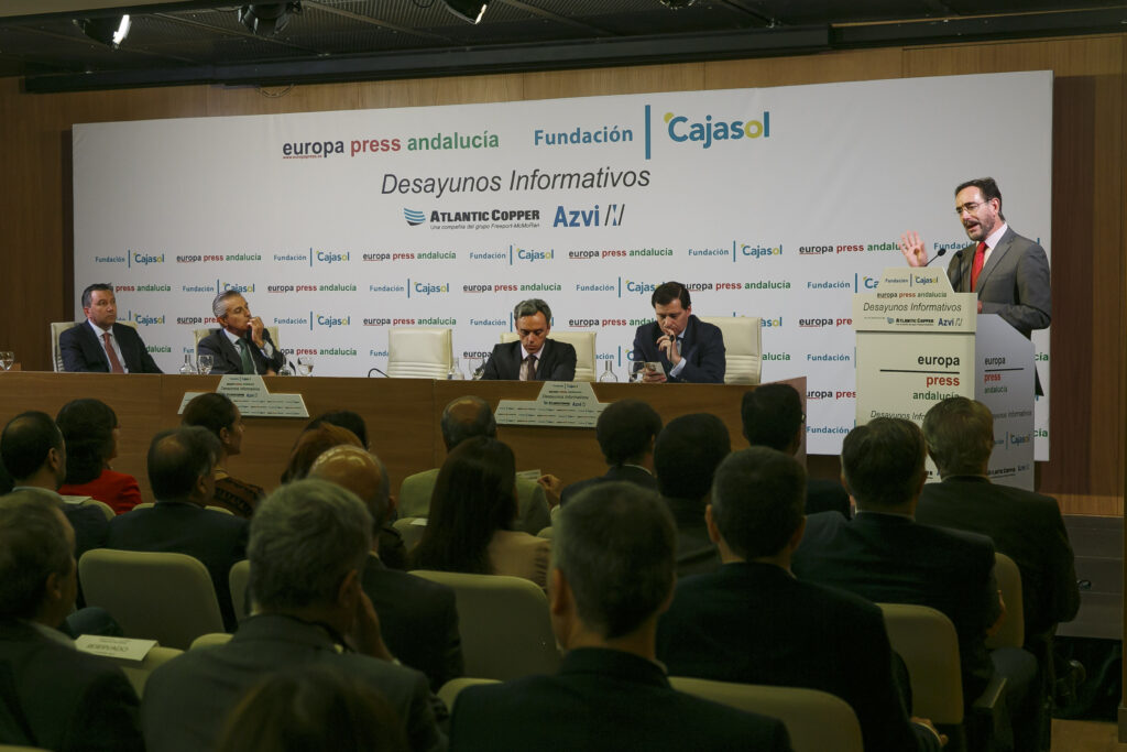 Desayuno Informativo de Europa Press con el El consejero de Fomento y Vivienda, Felipe López, desde la Fundación Cajasol