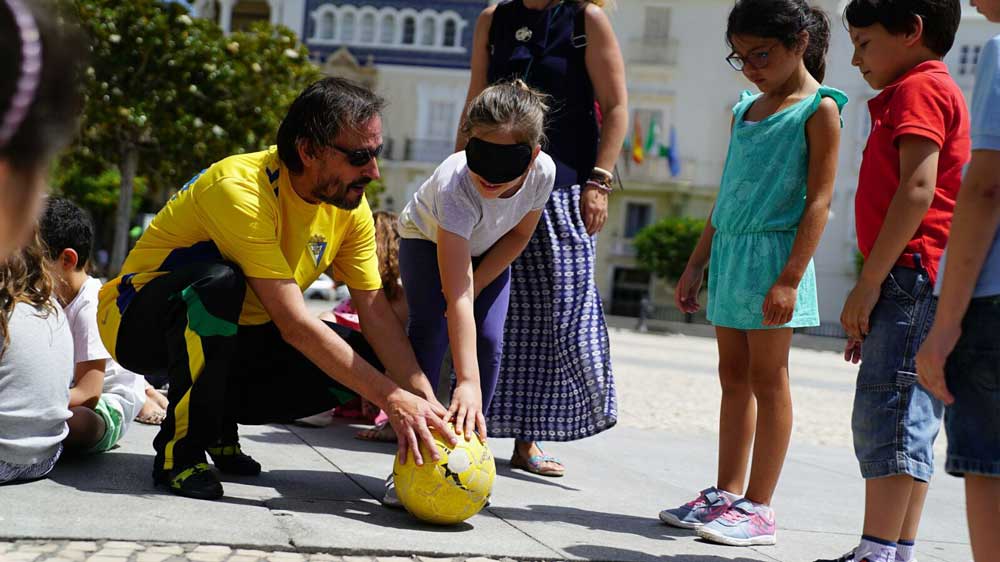 Escolares del colegio San Rafael, protagonistas del ‘Encuentro con el equipo de Fútbol Ciegos Cádiz’