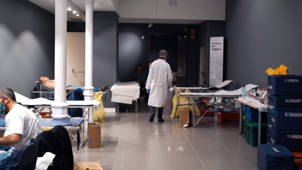 Cientos de sevillanos ‘transmiten vida’ donando sangre en la Fundación Cajasol