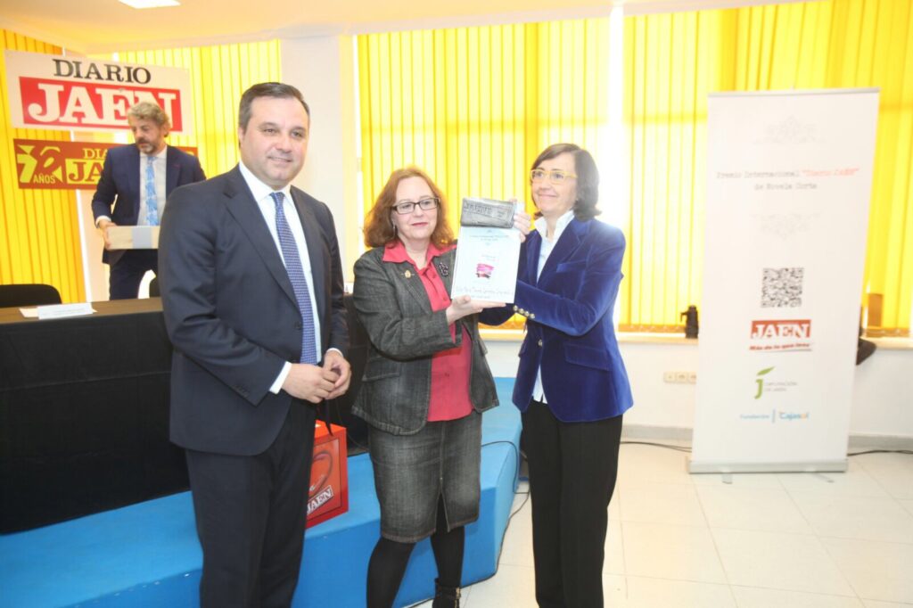 Entrega del II Premio Internacional de Novela Corta ‘Diario de Jaén’ a María Teresa Lezcano