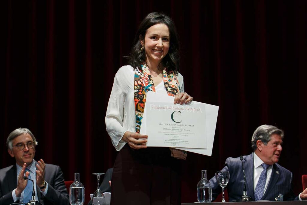 Laura García Álvarez, galardonada con el VIII Premio Ángel Olavarría