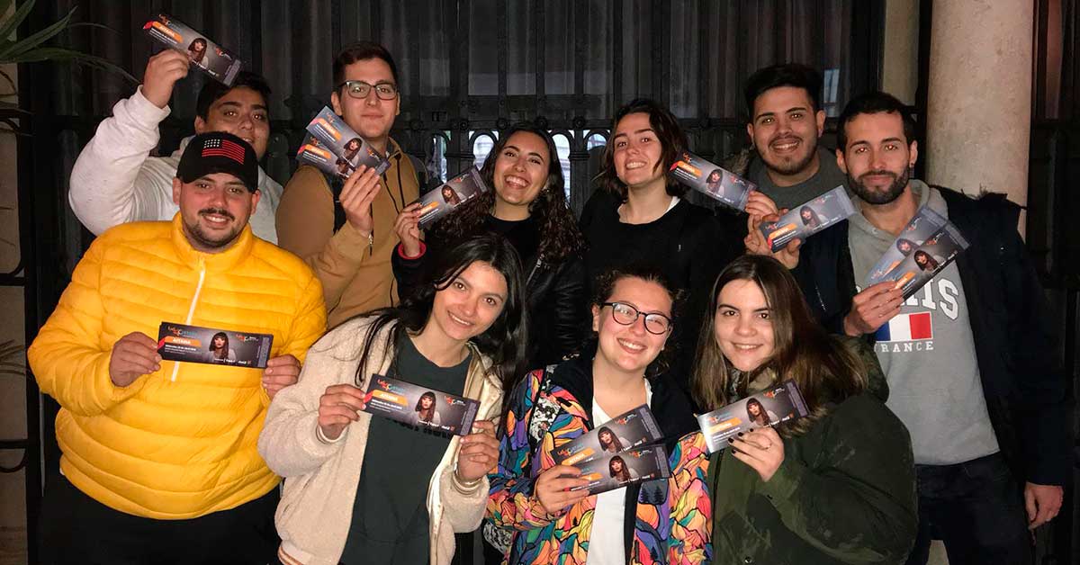 Entrega de invitaciones para el concierto de Aitana en la Fundación Cajasol