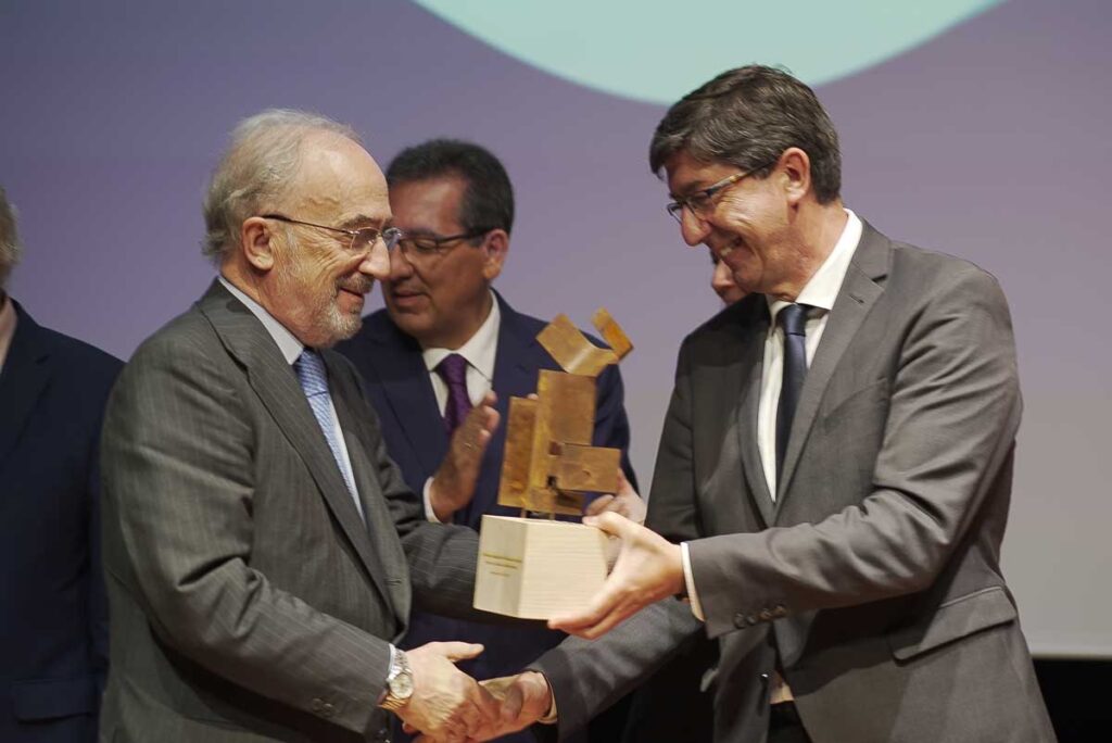 Entrega del XI Premio Jurídico ABC a Santiago Muñoz Machado en la Fundación Cajasol