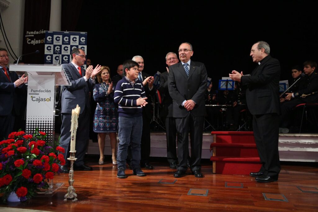 Entrega de la ‘Saeta de Oro 2016’ al doctor José Pérez Bernal