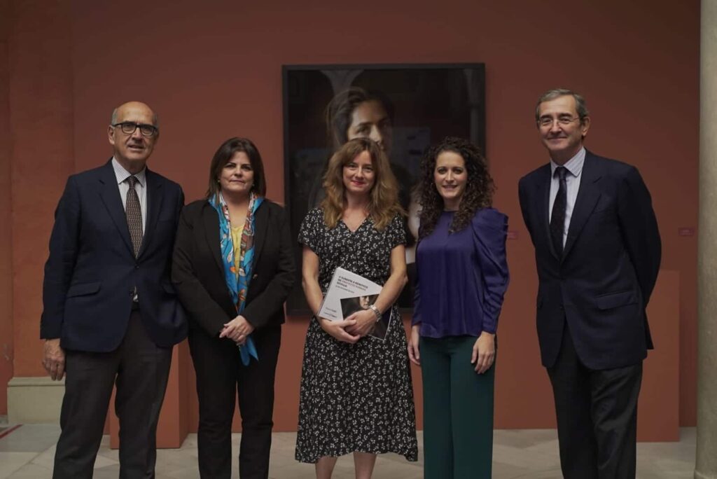Exposición de pinturas y obras de arte a beneficio de Proyecto Hombre Sevilla en la Fundación Cajasol