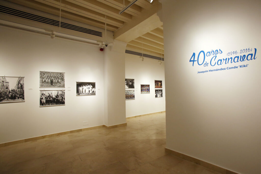 La Fundación Cajasol inaugura la exposición ’40 años de Carnaval’, de Joaquín Hernández Conde ‘Kiki’