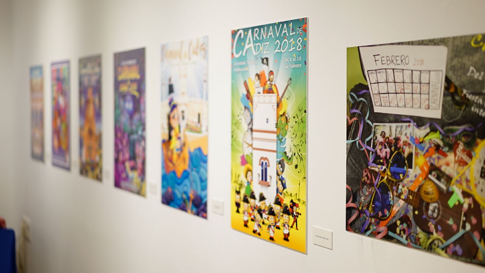 Exposición con carteles del Carnaval de Cádiz 2018 en la Fundación Cajasol