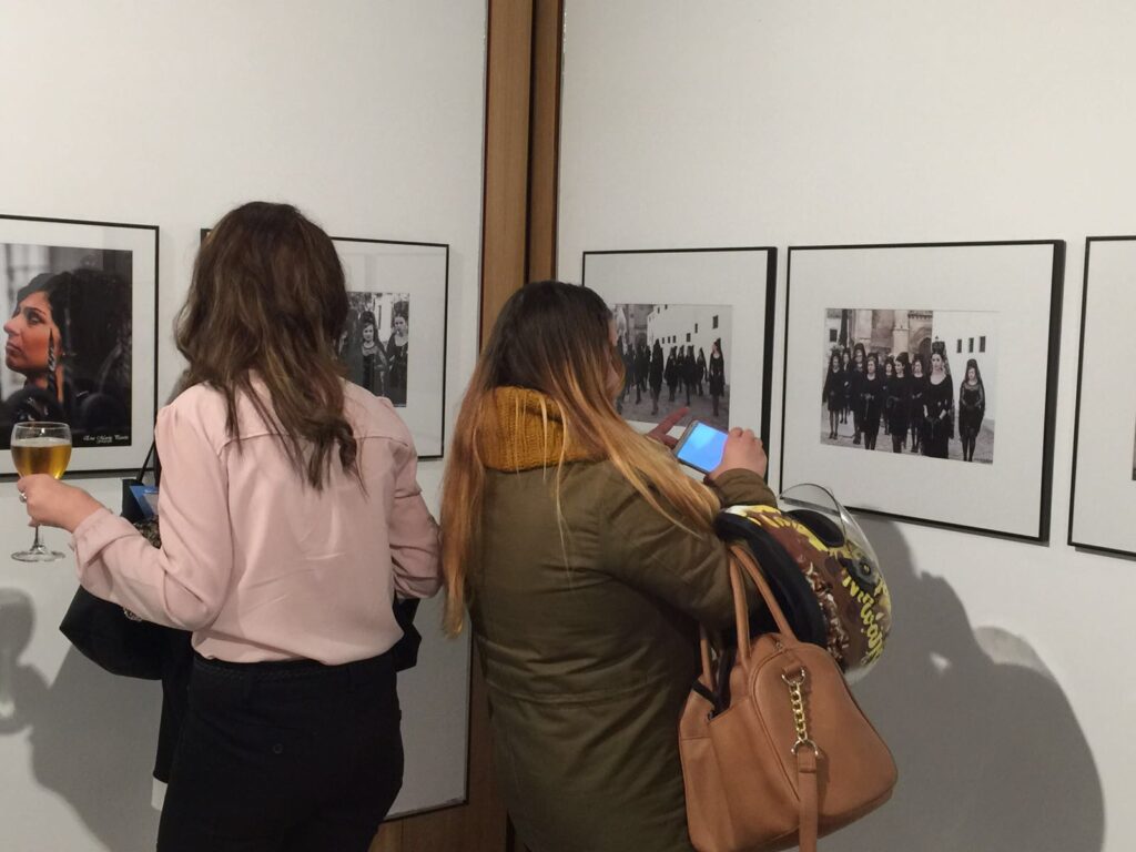 Un millar de personas visita la exposición ‘Entre Pipas, Cirios y Rosarios’ en Córdoba