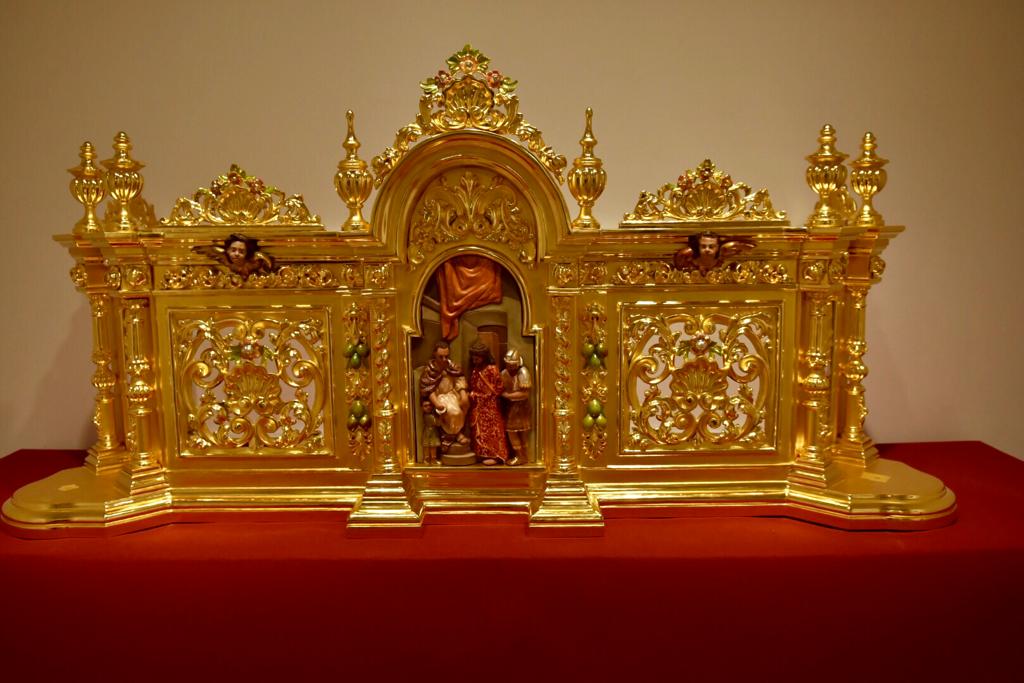 Algunas de las piezas que están presentes en la exposición 'Estrenos' de la Semana Santa de Cádiz 2019