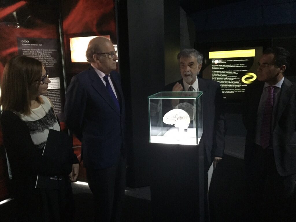 Exposición ‘Ilusionismo, ¿magia o ciencia?’, en la Plaza Doce de Octubre de Huelva hasta el 10 de junio