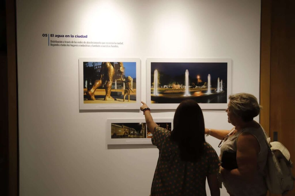 Emacsa conmemora su 50 aniversario con la exposición fotográfica ‘La vida del agua’ en la Fundación Cajasol