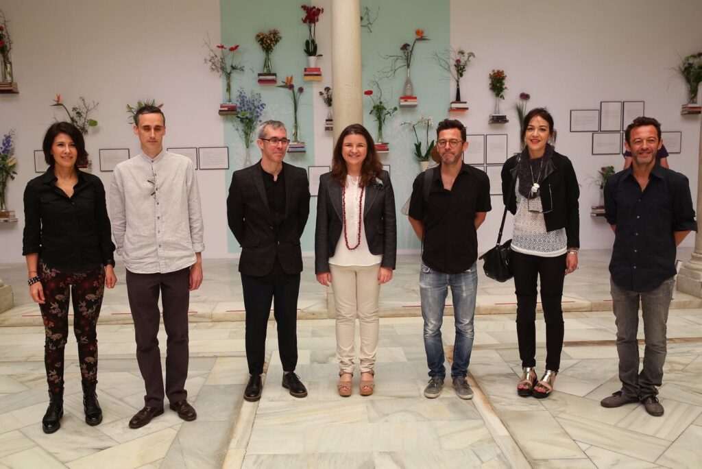 Exposición ‘Lecturas en Flor’, hasta el 5 de junio en el patio de la Fundación Cajasol en Sevilla