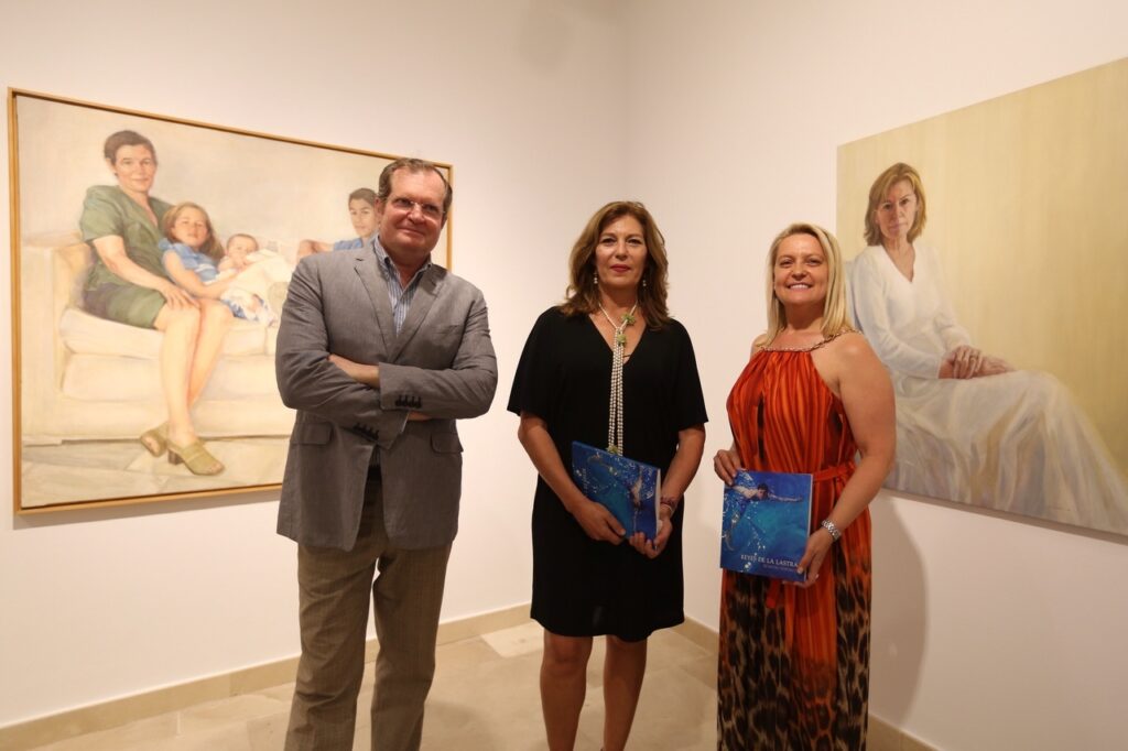 La pintora Reyes de la Lastra presenta por primera vez sus ‘Retratos’ en nuestra sede de Cádiz