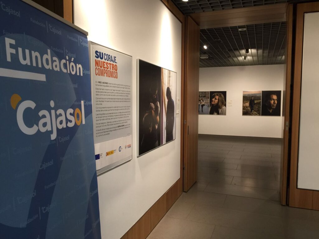 Exposición ‘Su Coraje. Nuestro compromiso’, en la sede cordobesa de la Fundación Cajasol hasta el 12 de junio