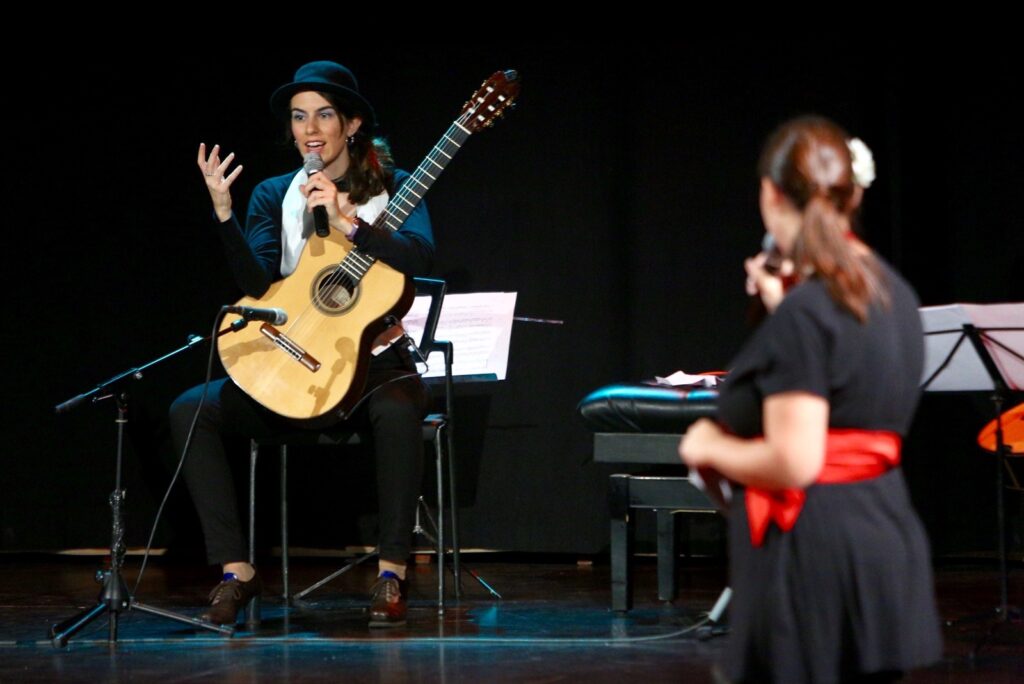 ‘Desde España a las Américas’, recital didáctico que fomenta el conocimiento de la guitarra española entre los alumnos de primaria y secundaria