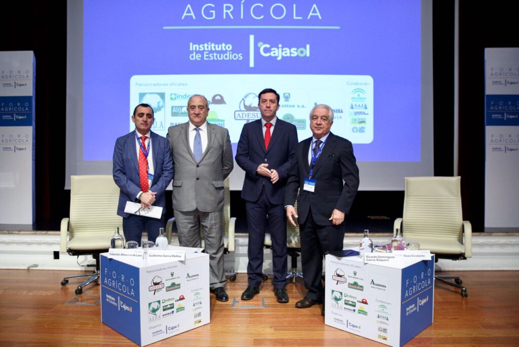 Más de 300 representantes del sector algodonero andaluz analizan sus problemas en el Foro Agrícola desde la Fundación Cajasol