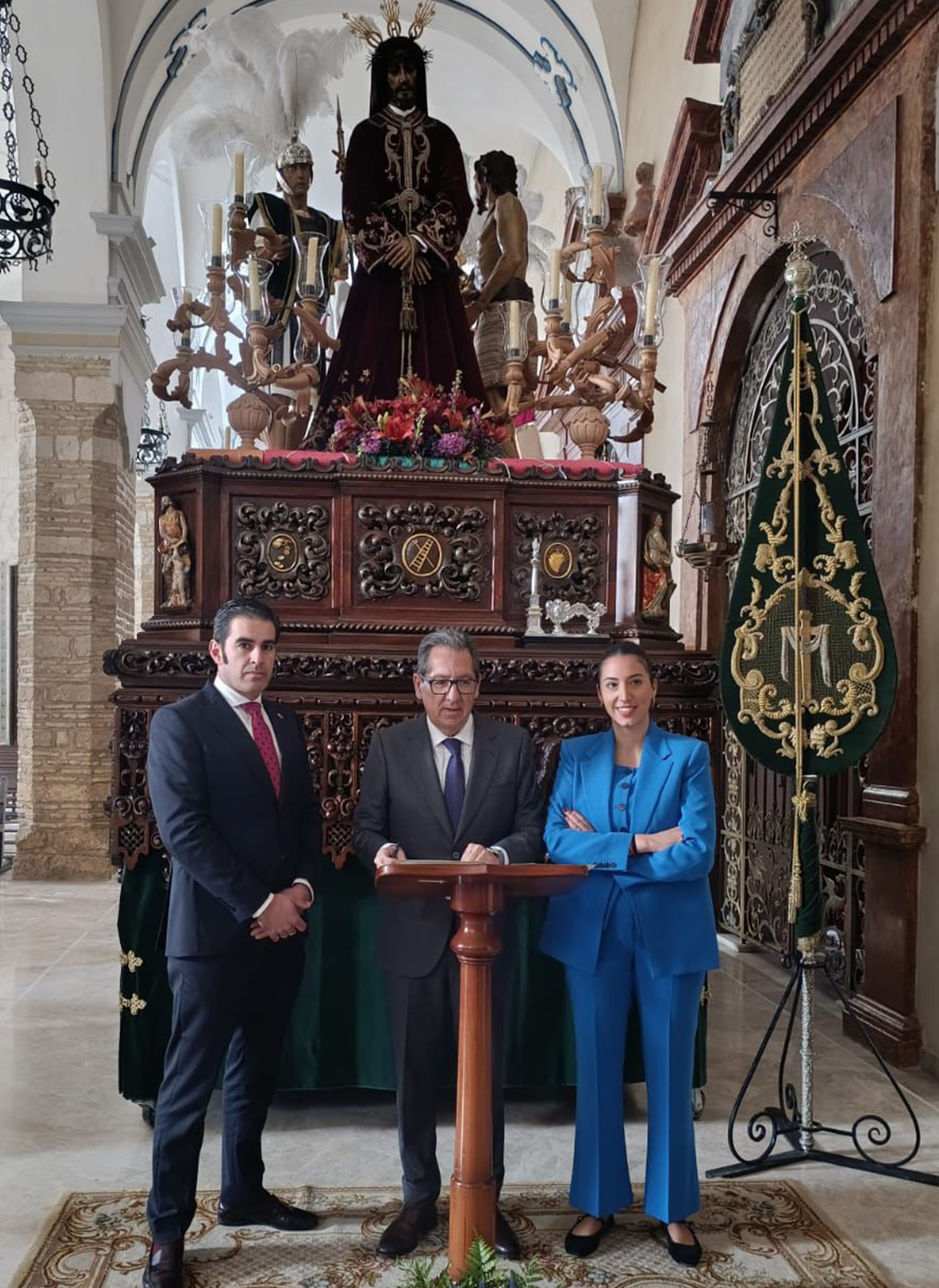 Antonio Pulido firma un acuerdo con la Hermandad de la Santa Vera Cruz de Castro del Río para la realización de los nuevos candelabros arbóreos del Paso de Nuestro Padre Jesús Preso
