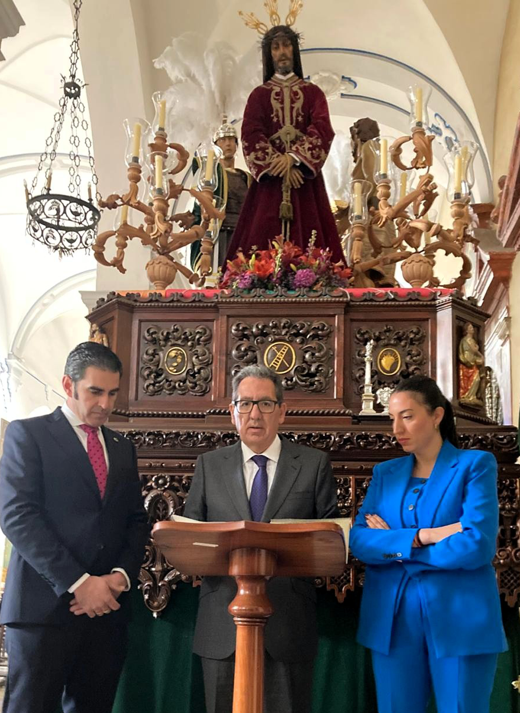 Antonio Pulido firma un acuerdo con la Hermandad de la Santa Vera Cruz de Castro del Río para la realización de los nuevos candelabros arbóreos del Paso de Nuestro Padre Jesús Preso