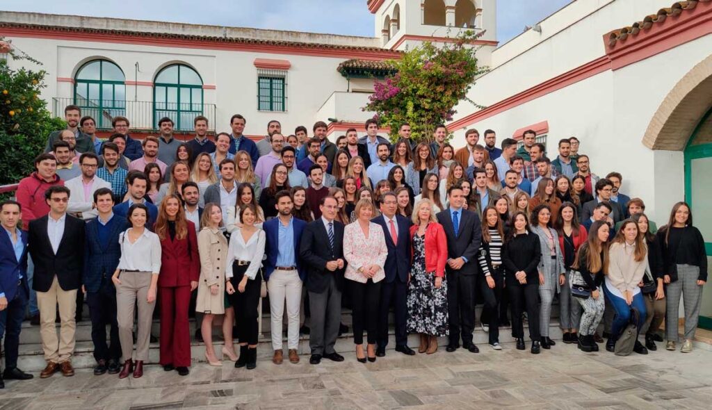 Alumnos y profesores del Instituto de Estudios Cajasol celebran el Acto de Apertura del Curso 2019/20