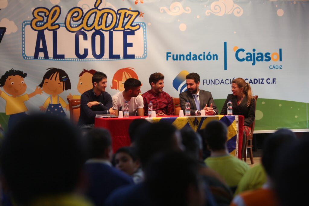 Emotiva visita de jugadores del Cádiz CF al Centro Afanas